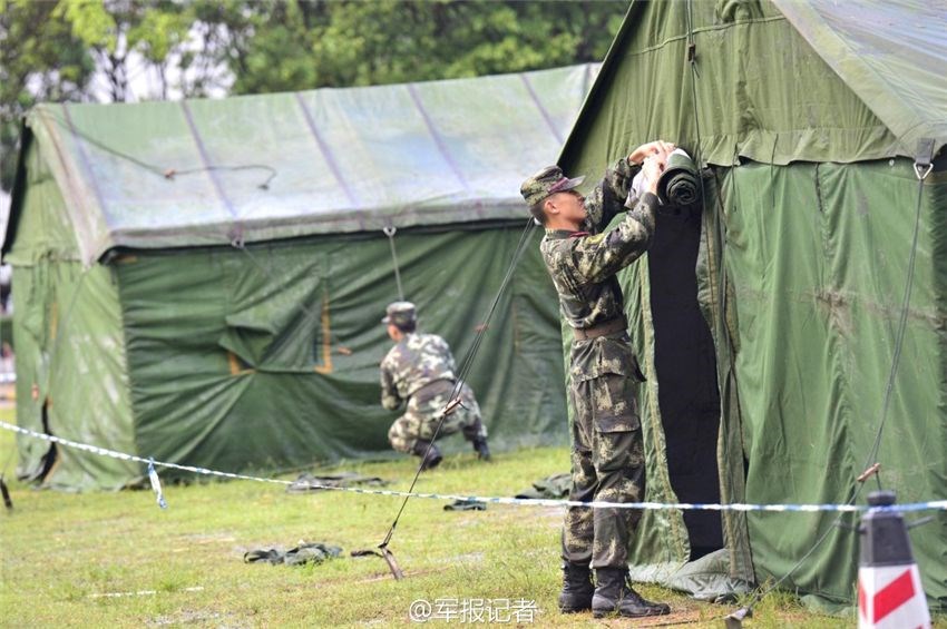 儋州充气迷彩帐篷